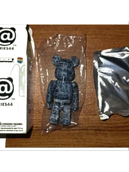 BE@RBRICK figure: FDMTL TOKYO JAPAN (Series 44) #17